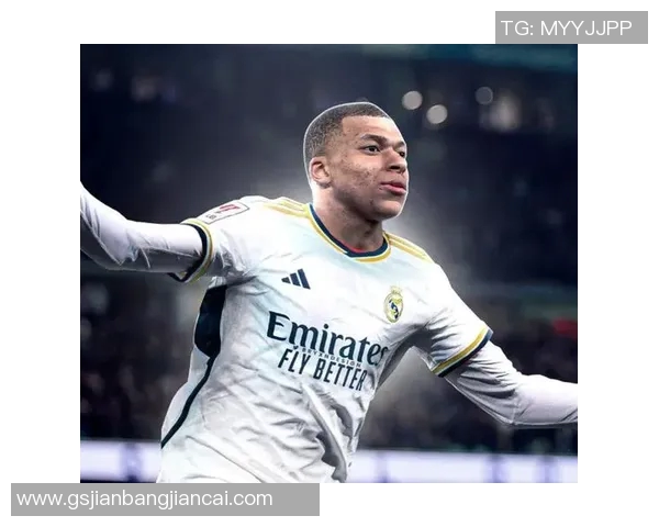 当足球球星的魅力超越赛场成为吸引美女的终极魔力